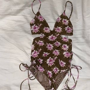 Acacia capsule aloha greece one piece